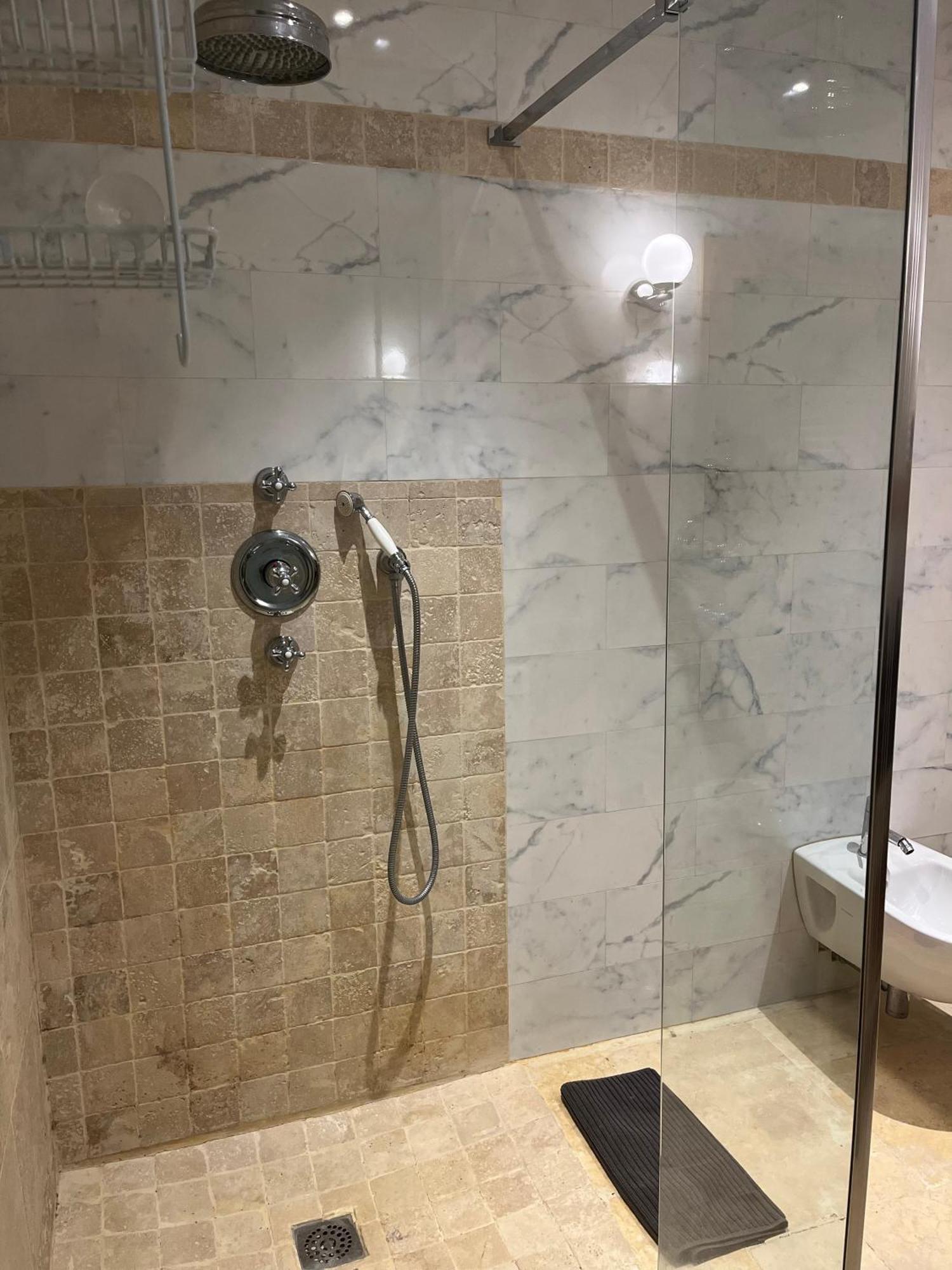 Grand Tamaris Hosting Bed and Breakfast Arles Exteriör bild